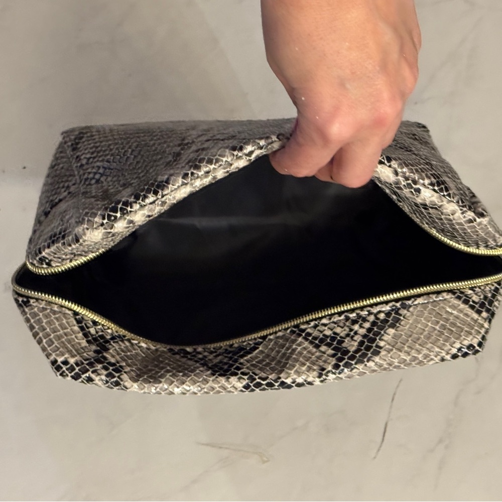 Tarte Makeup Bag - new, never used - Picture 6 of 7